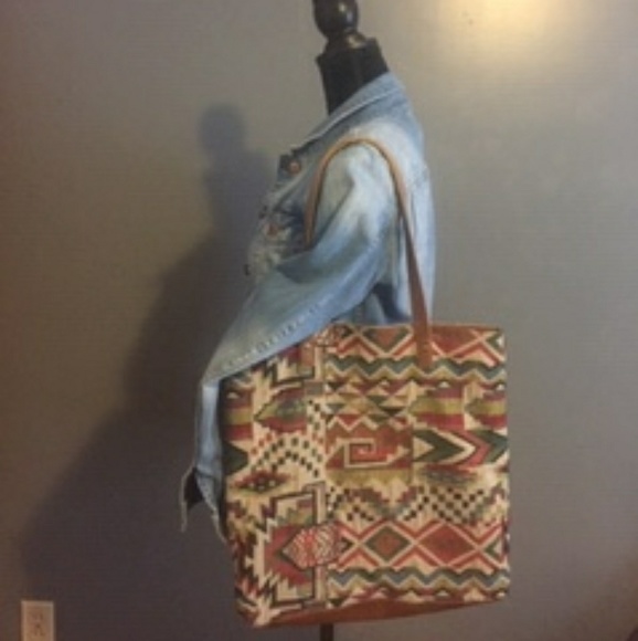 Boho shoulder bag. Great tribal print! - Picture 2 of 4